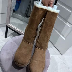 Ugg boots with bows. Great condition